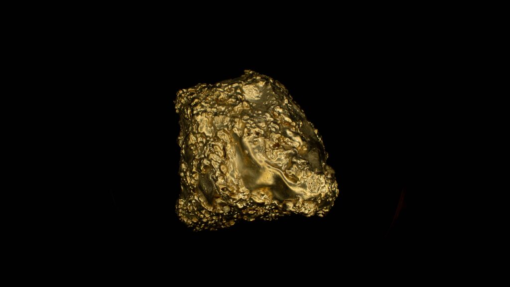 El meteorit d'or filmat de prop amb llum uniforme, lleugerament de biaix